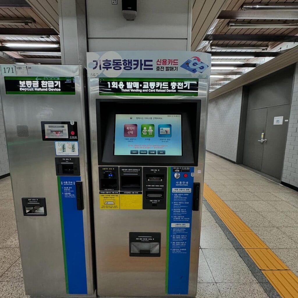 韓國旅遊景點推薦:黑白大廚安東湯面心得、清涼里果菜市場、京東市場星巴克 1960 5 韓國地鐵加值機器